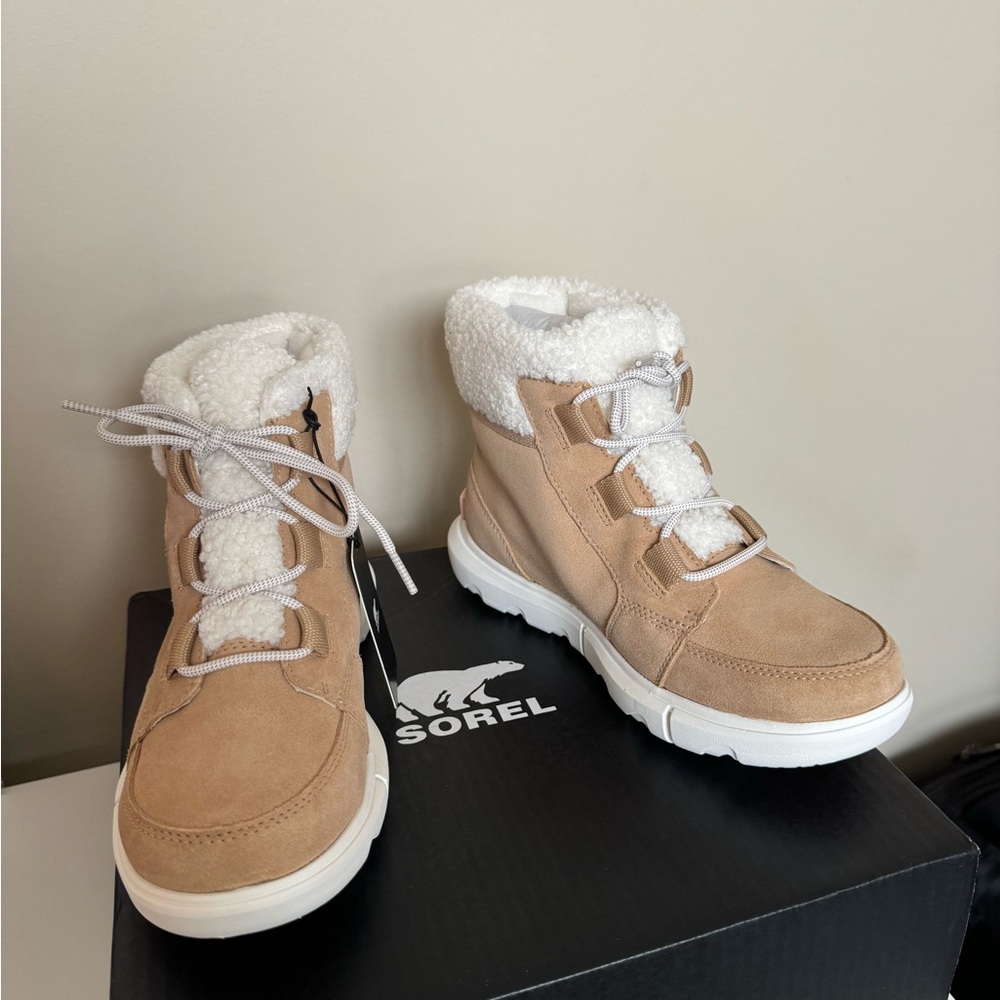 Sorel Tan Winter Boots with White Fur Lining